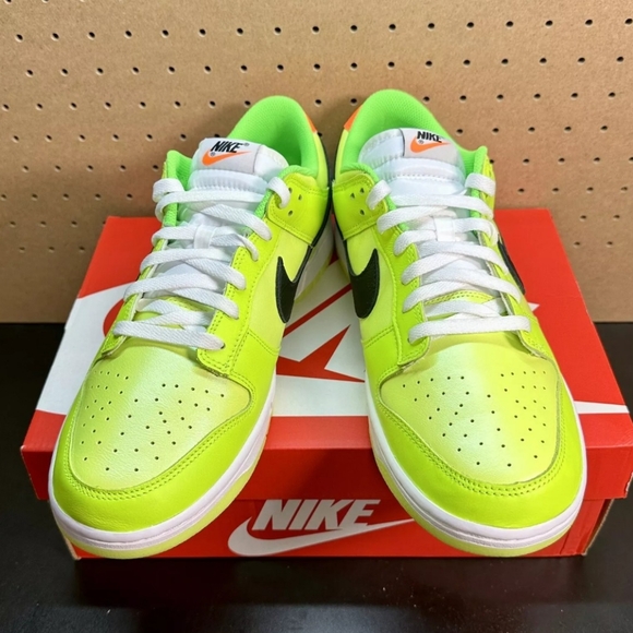 NIKE DUNK LOW SE " SPLASH VOLT GLOW IN DARK" - Picture 5 of 11
